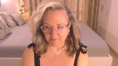 Snapshot of adrena_ chatting on 05/01/26, 10:42 Cryna online show from 05/01/26, 10:42