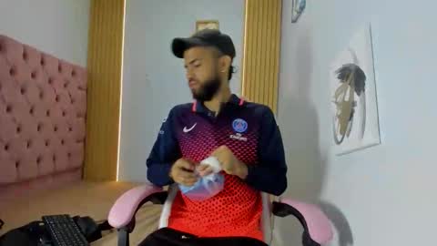 Snapshot of adri_sexboy229 chatting on 09/16/25, 12:39 adri_sexboy229 online show from 09/16/25, 12:39