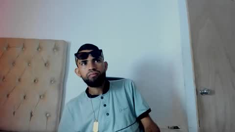 Snapshot of adri_sexboy229 chatting on 09/20/25, 02:51 adri_sexboy229 online show from 09/20/25, 02:51