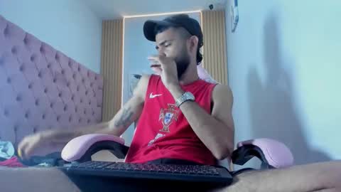 Snapshot of adri_sexboy229 chatting on 10/01/25, 06:52 adri_sexboy229 online show from 10/01/25, 06:52