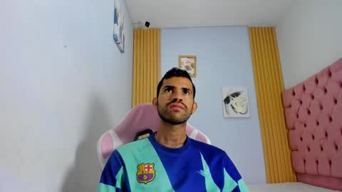 Snapshot of adri_sexboy229 chatting on 10/22/25, 07:19 adri_sexboy229 online show from 10/22/25, 07:19