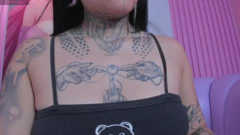 Snapshot of adri_tatto_ chatting on 05/28/26, 08:06 ADRI online show from 05/28/26, 08:06