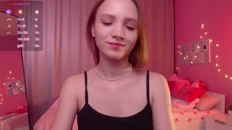 Snapshot of adria_arjona chatting on 06/14/26, 07:43 Eva online show from 06/14/26, 07:43