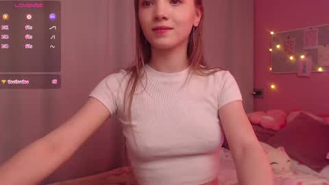 Snapshot of adria_arjona chatting on 06/20/26, 07:44 Eva online show from 06/20/26, 07:44