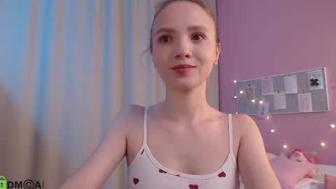 Snapshot of adria_arjona chatting on 07/04/26, 01:12 Eva online show from 07/04/26, 01:12