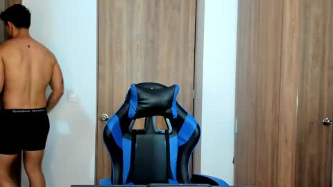Snapshot of adrian_del_mar chatting on 05/20/26, 10:38 Adrian del Mar online show from 05/20/26, 10:38