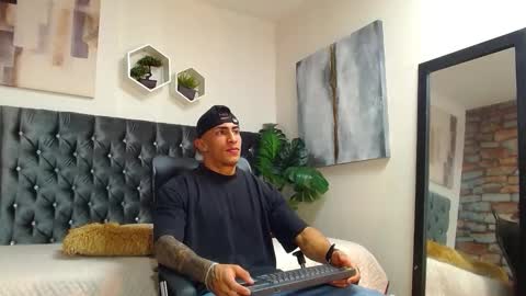   online show from 10/07/25, 05:43