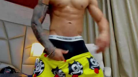   online show from 11/15/25, 06:04