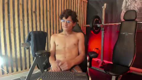 Snapshot of adrian_wolff chatting on 06/17/26, 08:10 Adrian W online show from 06/17/26, 08:10