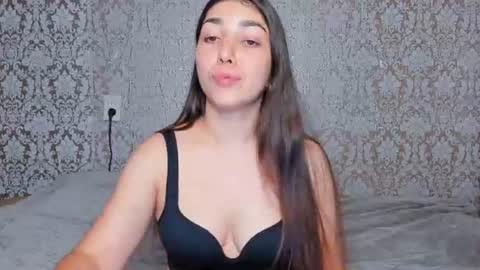Snapshot of adrianakuiper chatting on 06/25/26, 06:45 Adriana online show from 06/25/26, 06:45