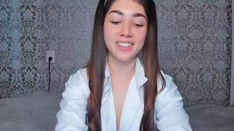 Snapshot of adrianakuiper chatting on 06/30/26, 05:25 Adriana online show from 06/30/26, 05:25