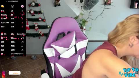 Adriana Paredes  online show from 11/21/25, 12:15