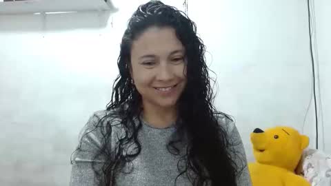 Snapshot of adrianatellez chatting on 10/11/25, 02:04 Adriana Tellez online show from 10/11/25, 02:04