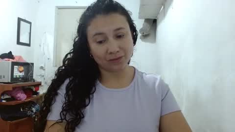 Snapshot of adrianatellez chatting on 10/20/25, 01:33 Adriana Tellez online show from 10/20/25, 01:33
