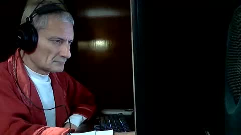 Snapshot of adrianlatino chatting on 06/10/26, 12:55 Adrian online show from 06/10/26, 12:55
