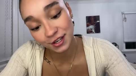 Snapshot of adriannarodriguez chatting on 02/08/25, 02:47 Adrianna  online show from 02/08/25, 02:47