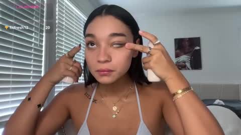 Snapshot of adriannarodriguez chatting on 09/10/25, 04:18 Adrianna  online show from 09/10/25, 04:18