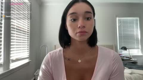 Snapshot of adriannarodriguez chatting on 10/06/25, 03:31 Adrianna  online show from 10/06/25, 03:31