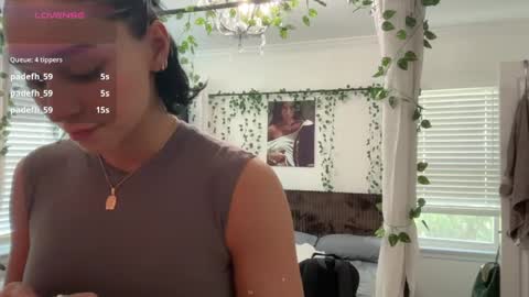 Snapshot of adriannarodriguez chatting on 05/04/26, 08:16 Adrianna online show from 05/04/26, 08:16