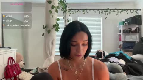 Snapshot of adriannarodriguez chatting on 05/19/26, 12:22 Adrianna online show from 05/19/26, 12:22