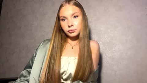 Caroline online show from 04/18/26, 03:38