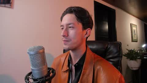 Snapshot of adrianwilliams_ chatting on 11/20/25, 09:36 Adrian Williams online show from 11/20/25, 09:36