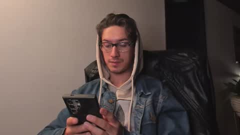 Snapshot of adrianwilliams_ chatting on 01/10/26, 02:24 Adrian Williams online show from 01/10/26, 02:24