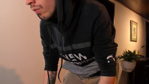 Snapshot of adrianwilliams_ chatting on 03/27/26, 09:47 Adrian Williams online show from 03/27/26, 09:47