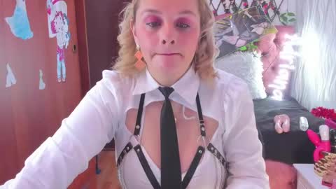 Snapshot of adriiana_fox_ chatting on 01/28/25, 05:56 adriiana_fox_ online show from 01/28/25, 05:56