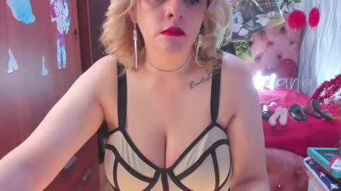 Snapshot of adriiana_fox_ chatting on 02/25/25, 10:07 adriiana_fox_ online show from 02/25/25, 10:07