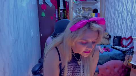 adriiana_fox_ online show from 02/03/26, 06:02