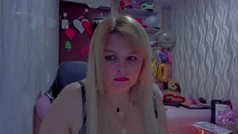 Snapshot of adriiana_fox_ chatting on 06/08/26, 11:27 adriiana_fox_ online show from 06/08/26, 11:27