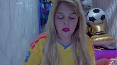 Snapshot of adriiana_fox_ chatting on 06/17/26, 06:20 adriiana_fox_ online show from 06/17/26, 06:20