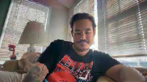 Snapshot of adriiiiiiiiano chatting on 12/21/25, 02:46 adriiiiiiiiano online show from 12/21/25, 02:46