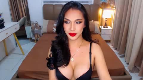 Snapshot of adychavez chatting on 02/25/25, 02:44 Ur Dream girl online show from 02/25/25, 02:44