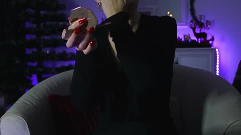 Aelia online show from 11/22/25, 05:17