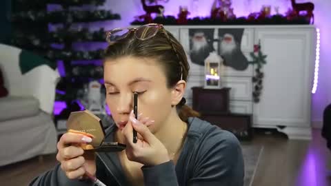 Aelia online show from 12/03/25, 05:59