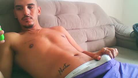 Snapshot of aelucius chatting on 01/27/25, 04:01 Luci online show from 01/27/25, 04:01