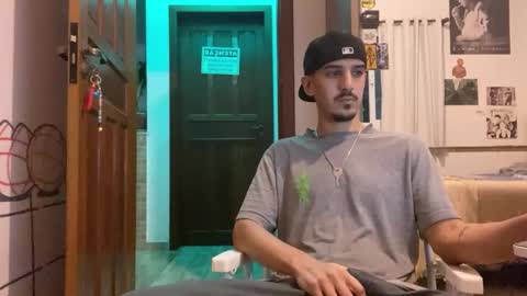 Snapshot of aelucius chatting on 09/16/25, 01:39 Luci online show from 09/16/25, 01:39