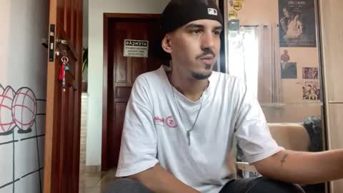 Snapshot of aelucius chatting on 09/17/25, 08:32 Luci online show from 09/17/25, 08:32