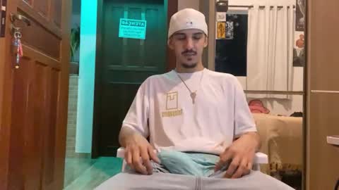 Snapshot of aelucius chatting on 09/20/25, 03:29 Luci online show from 09/20/25, 03:29