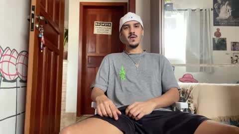 Snapshot of aelucius chatting on 09/20/25, 07:37 Luci online show from 09/20/25, 07:37