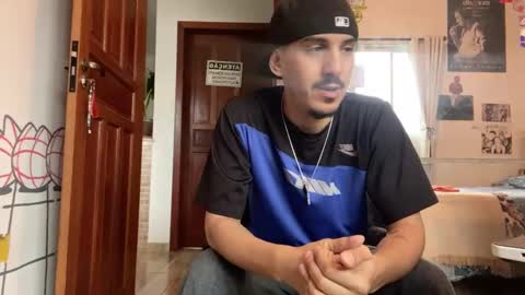 Snapshot of aelucius chatting on 09/22/25, 08:22 Luci online show from 09/22/25, 08:22