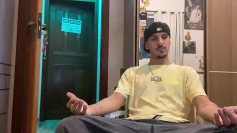 Snapshot of aelucius chatting on 10/04/25, 03:15 Luci online show from 10/04/25, 03:15