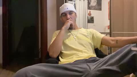 Snapshot of aelucius chatting on 10/14/25, 04:35 Luci online show from 10/14/25, 04:35