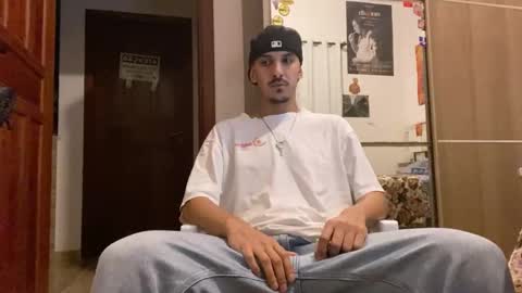 Snapshot of aelucius chatting on 10/20/25, 04:02 Luci online show from 10/20/25, 04:02