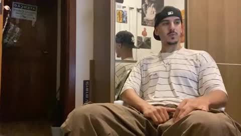 Snapshot of aelucius chatting on 10/22/25, 04:02 Luci online show from 10/22/25, 04:02