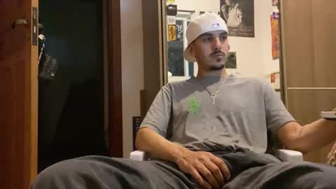 Snapshot of aelucius chatting on 10/23/25, 02:22 Luci online show from 10/23/25, 02:22