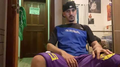 Snapshot of aelucius chatting on 10/30/25, 01:29 Luci online show from 10/30/25, 01:29