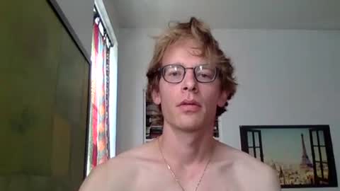 Snapshot of aestheticform chatting on 10/31/25, 04:41 aesthetic form online show from 10/31/25, 04:41